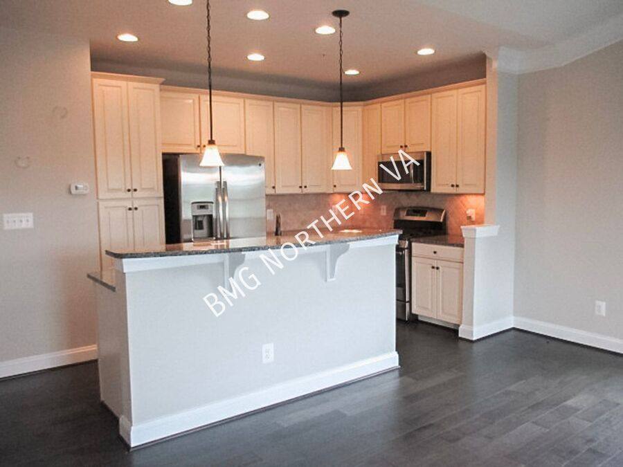 Townhouse for rent at 24688 Hutchinson Farm Dr, Sterling, VA 20166