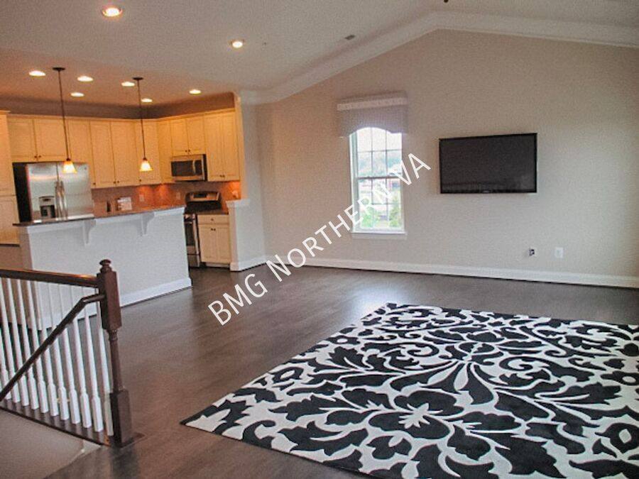 Townhouse for rent at 24688 Hutchinson Farm Dr, Sterling, VA 20166