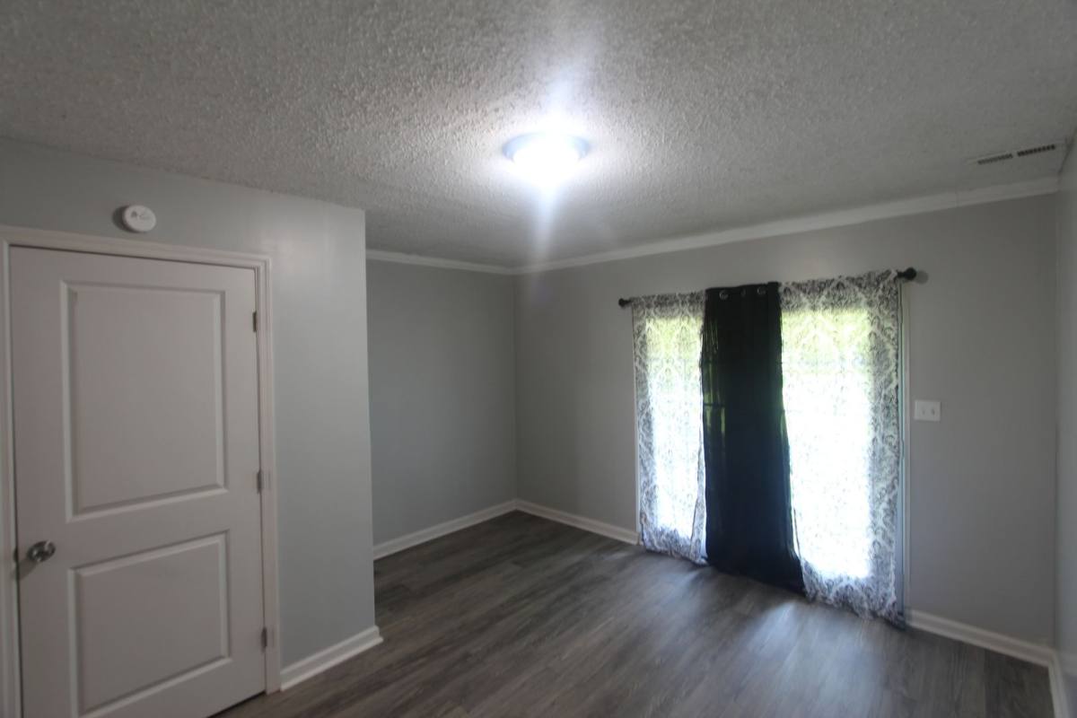House for rent at 1433 Rayfield Dr, Birmingham, AL 35228