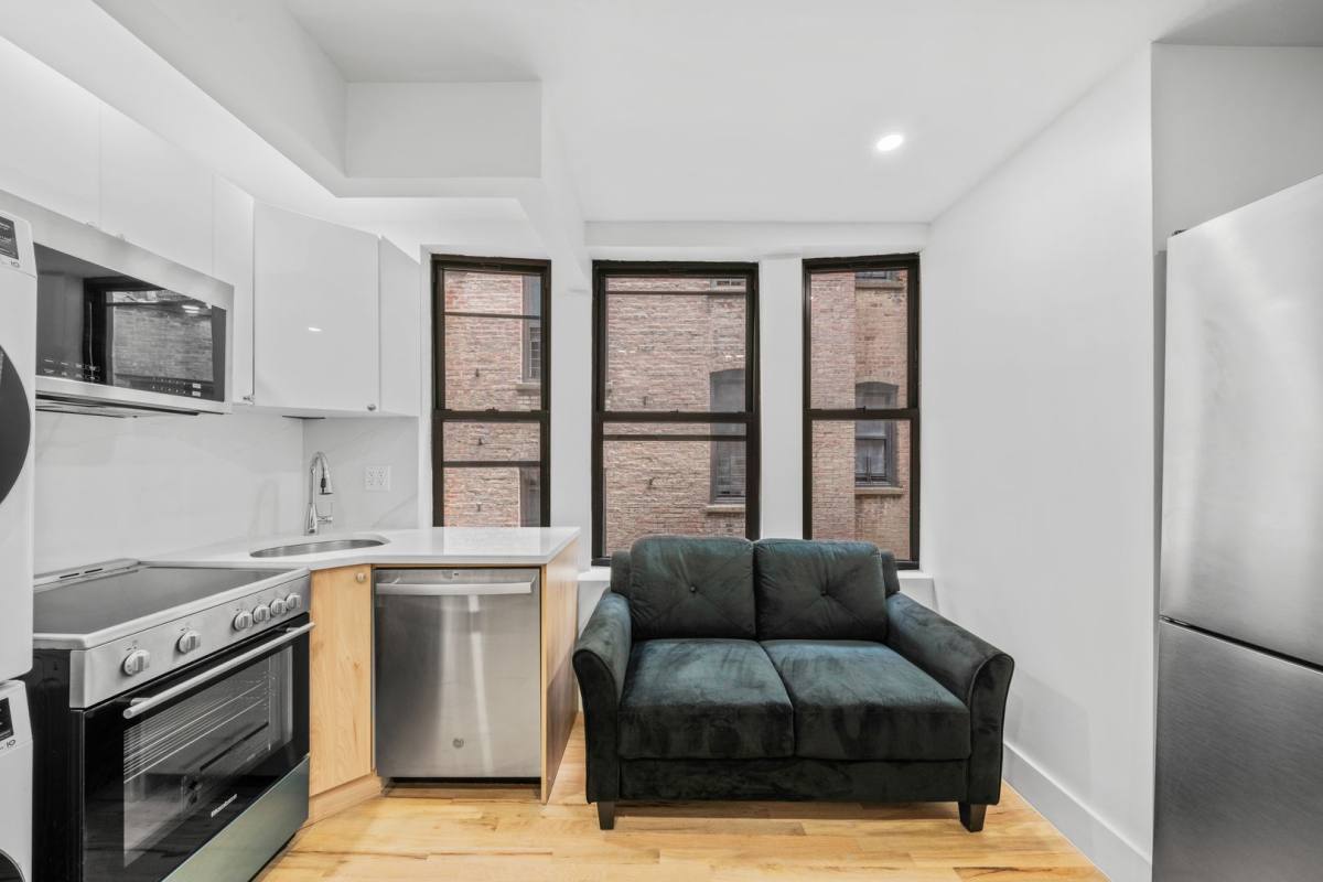 Apartment for rent at 2505 Hoffman St, Bronx, NY 10458