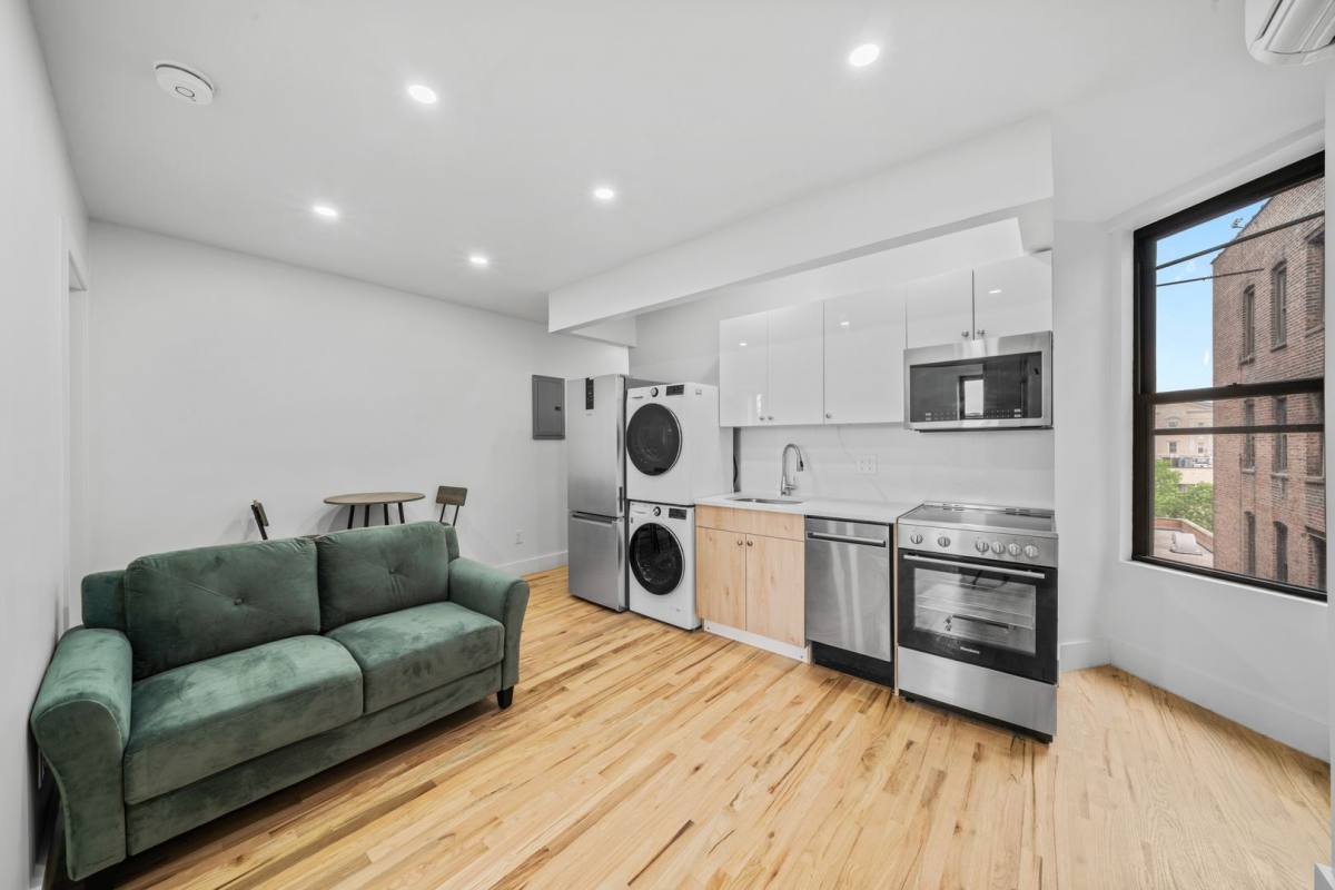 Apartment for rent at 2505 Hoffman St, Bronx, NY 10458