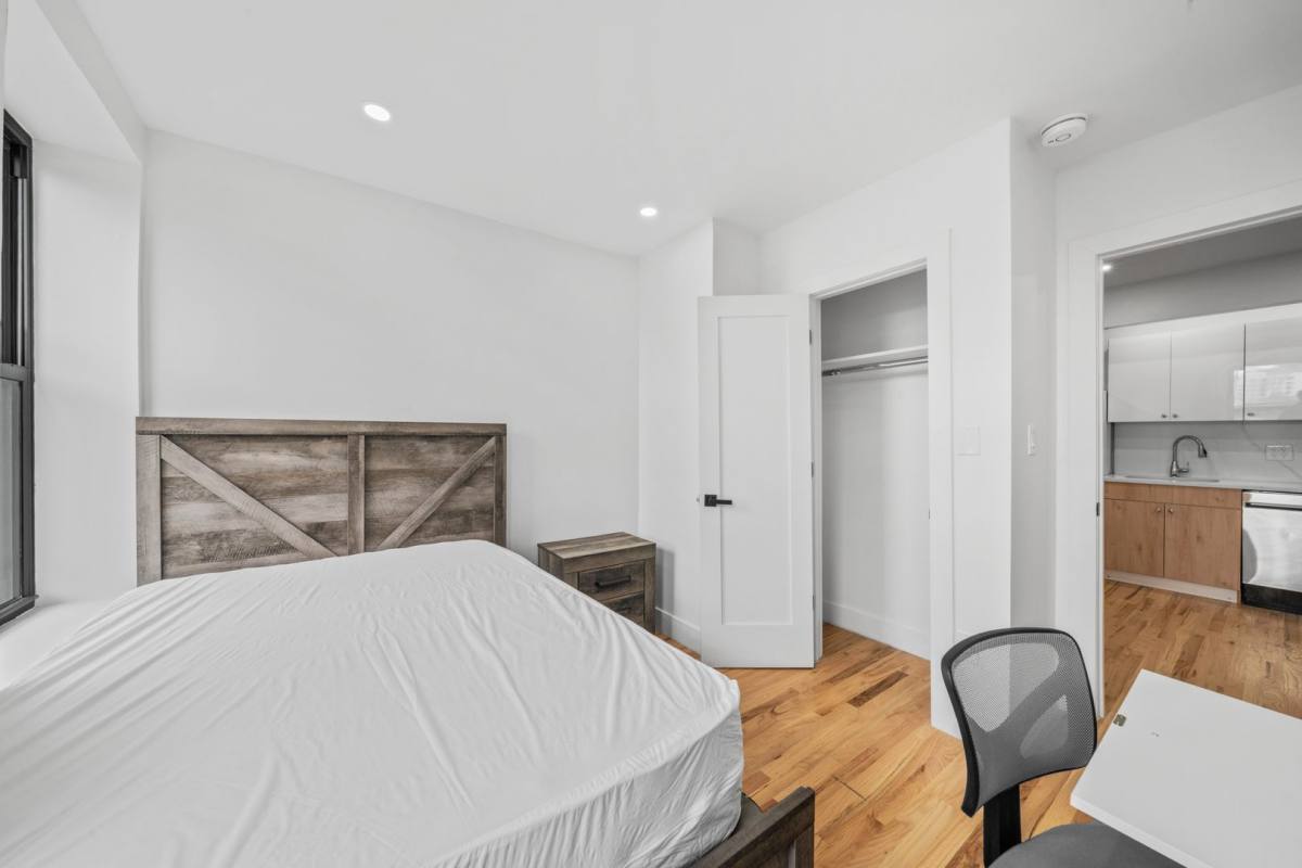 Apartment for rent at 2505 Hoffman St, Bronx, NY 10458