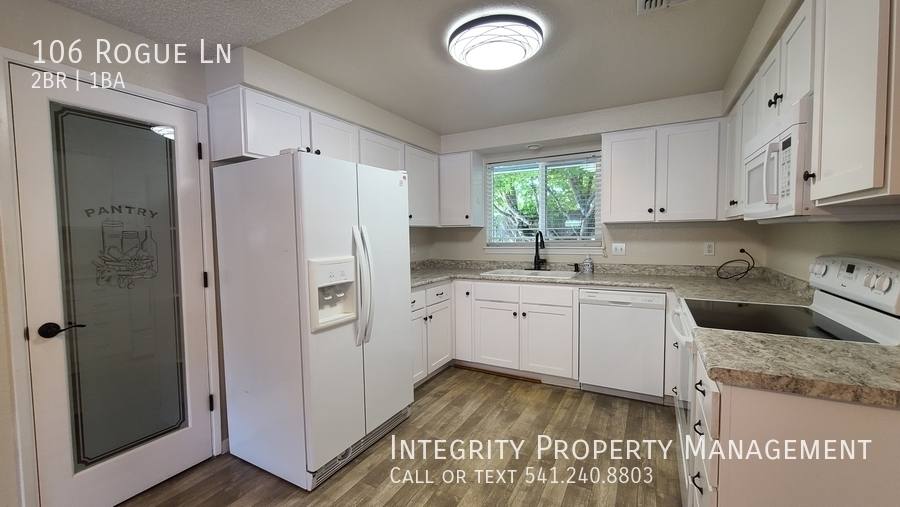 House for rent at 106 Rogue Lane, Rogue River, OR 97537