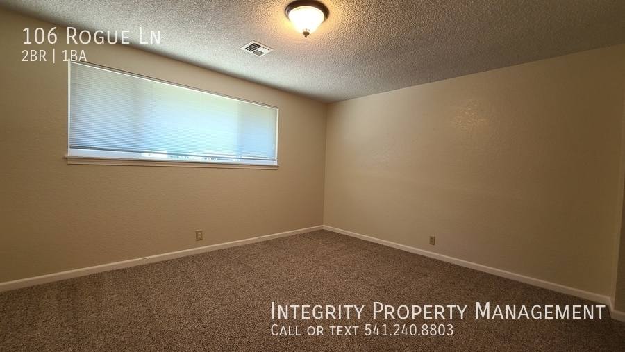 House for rent at 106 Rogue Lane, Rogue River, OR 97537