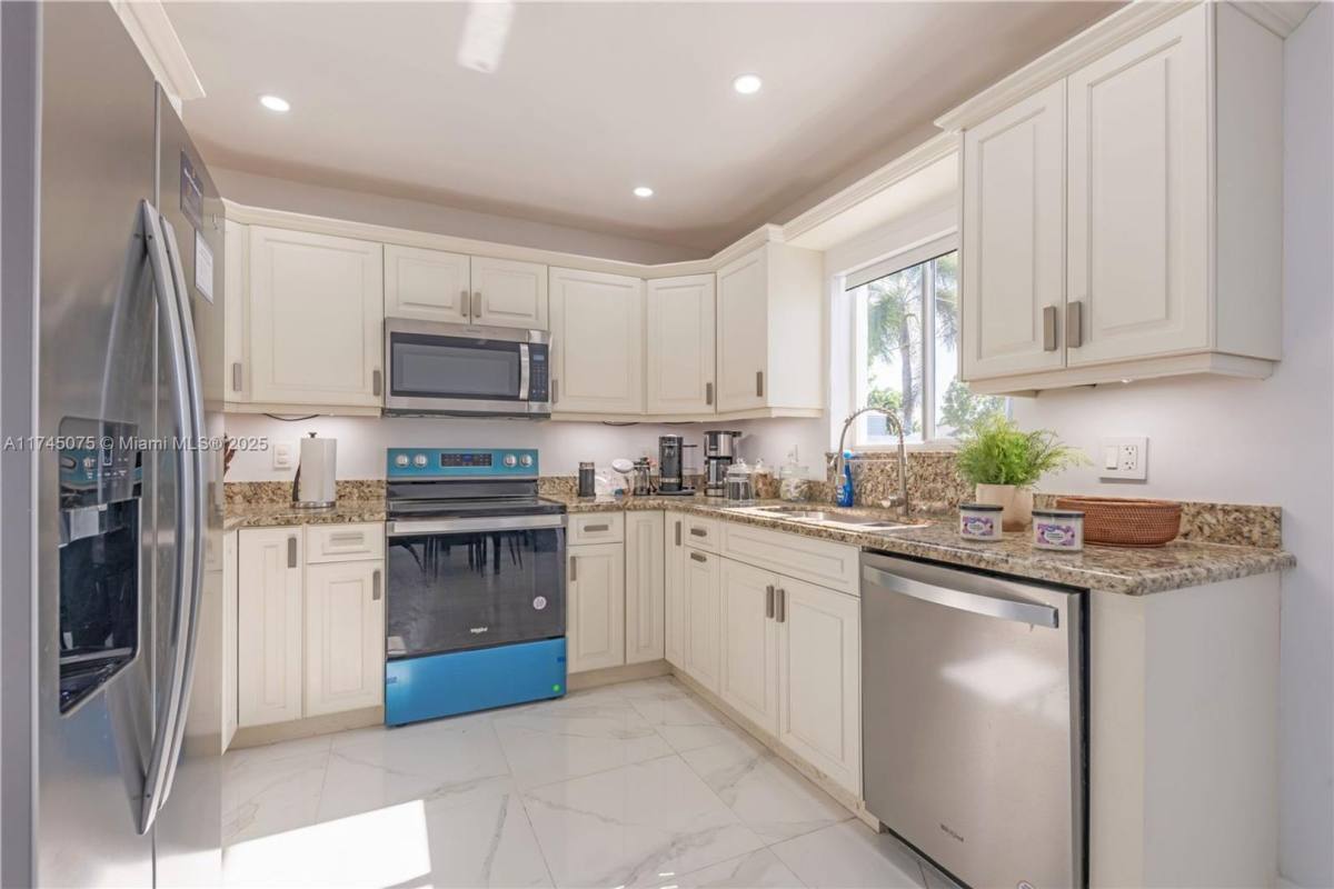 House for rent at 317 SE 7th Ave, Deerfield Beach, FL 33441