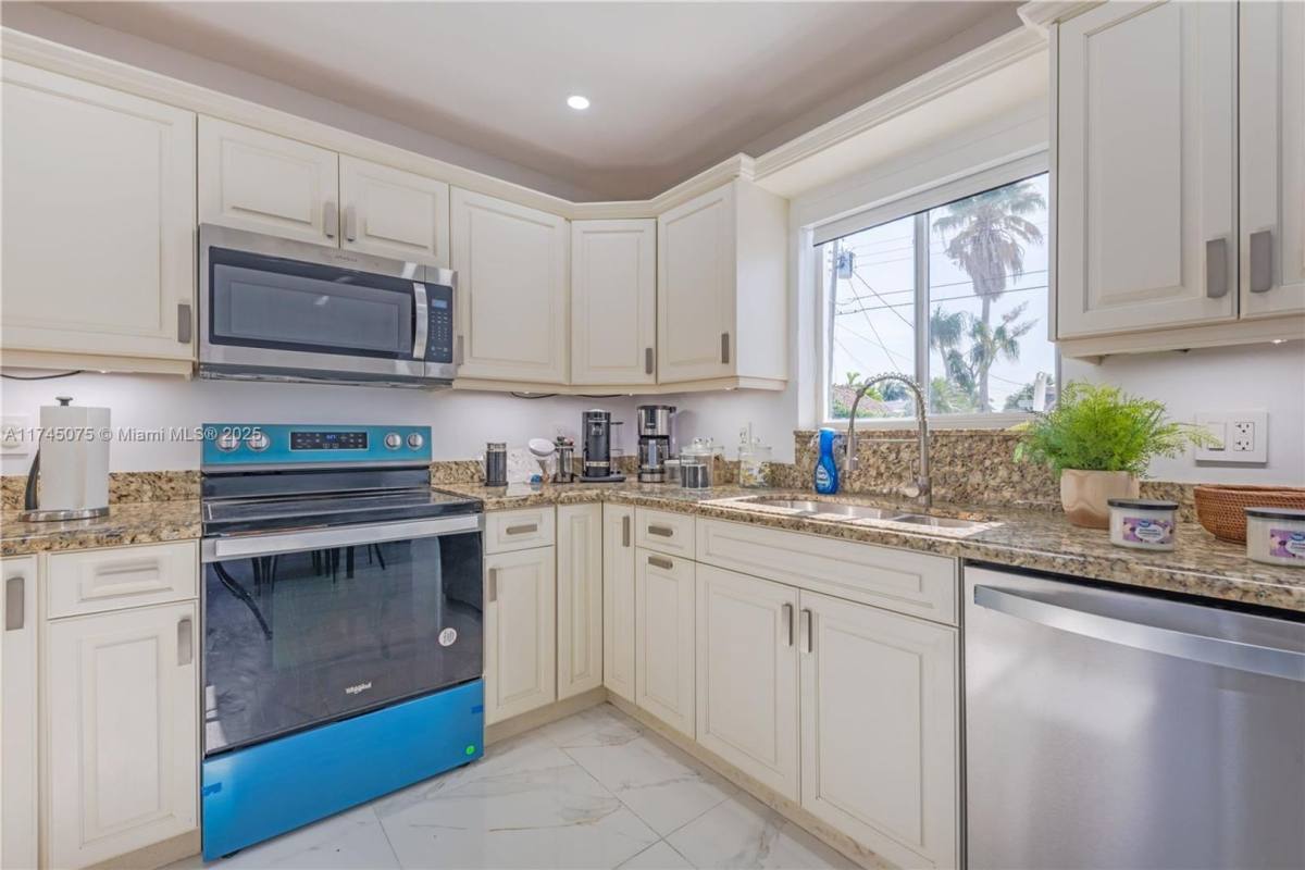 House for rent at 317 SE 7th Ave, Deerfield Beach, FL 33441