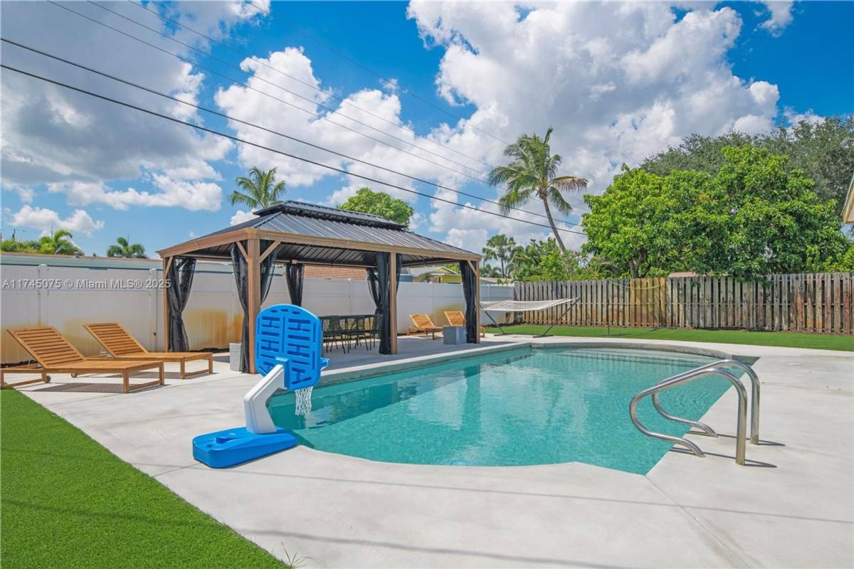 House for rent at 317 SE 7th Ave, Deerfield Beach, FL 33441