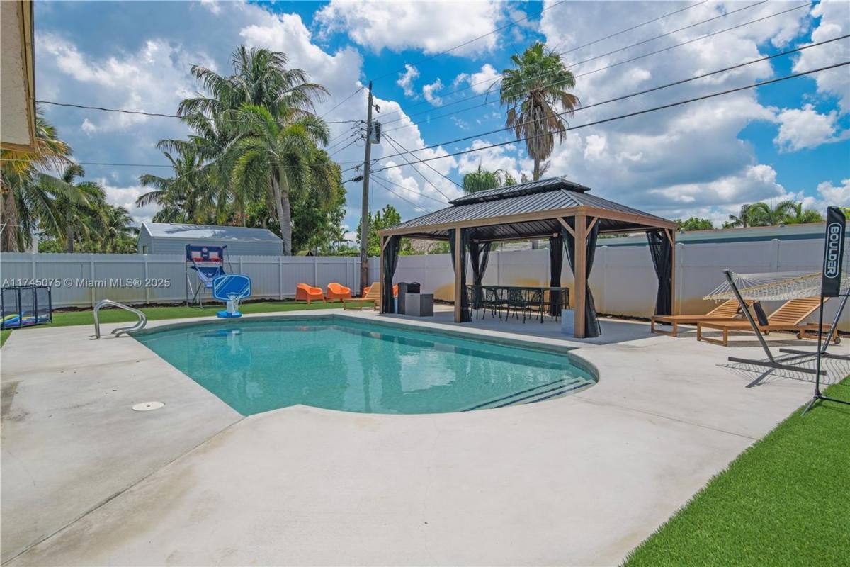 House for rent at 317 SE 7th Ave, Deerfield Beach, FL 33441