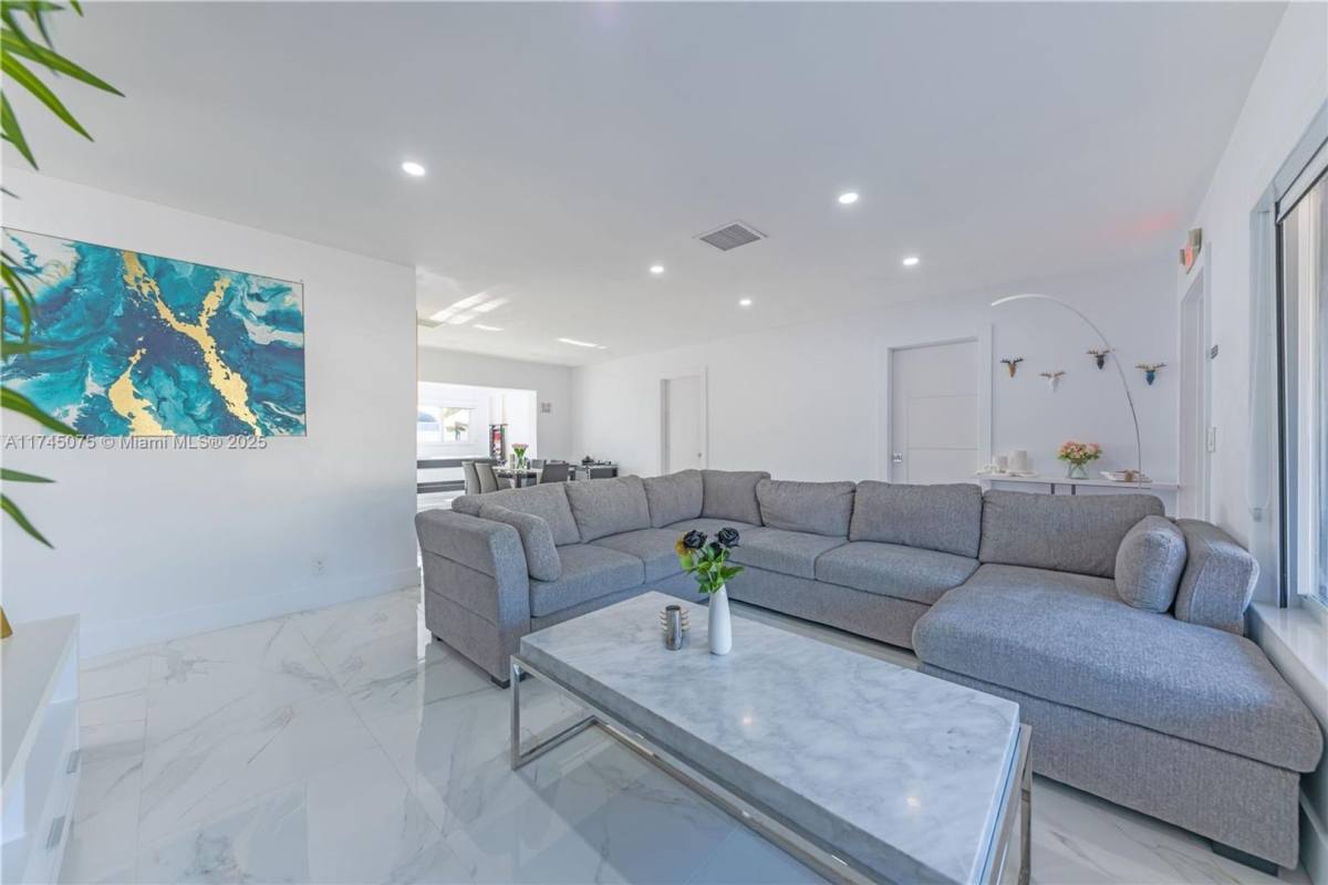House for rent at 317 SE 7th Ave, Deerfield Beach, FL 33441