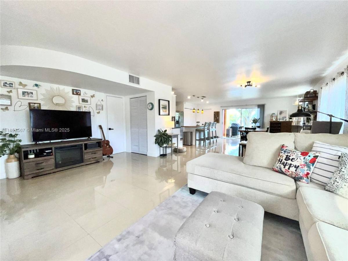 Townhouse for rent at 13781 SW 84th St, Miami, FL 33183