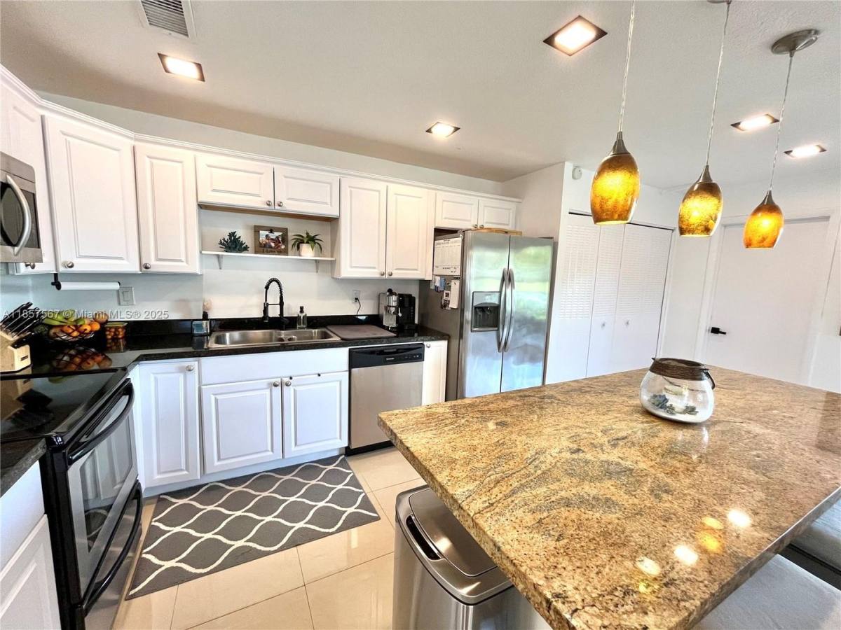 Townhouse for rent at 13781 SW 84th St, Miami, FL 33183