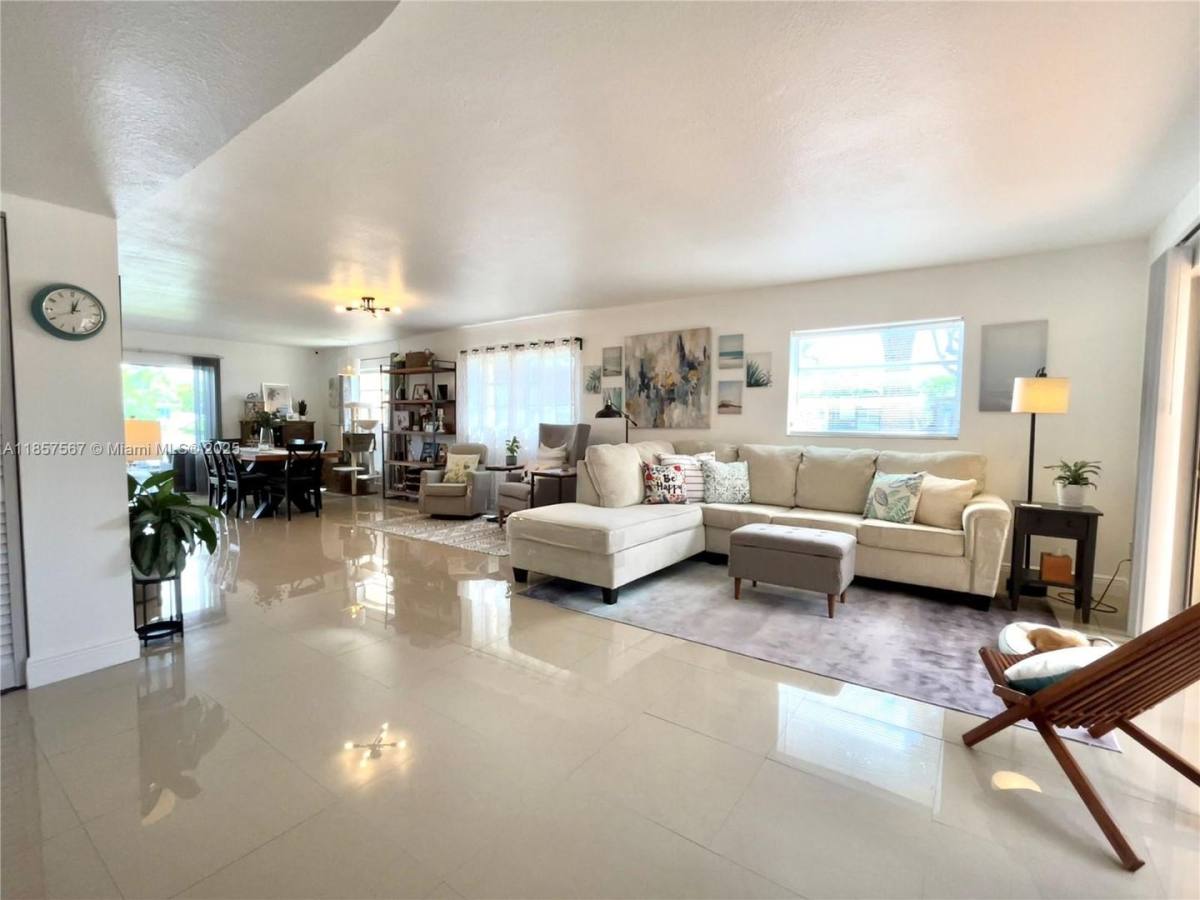 Townhouse for rent at 13781 SW 84th St, Miami, FL 33183