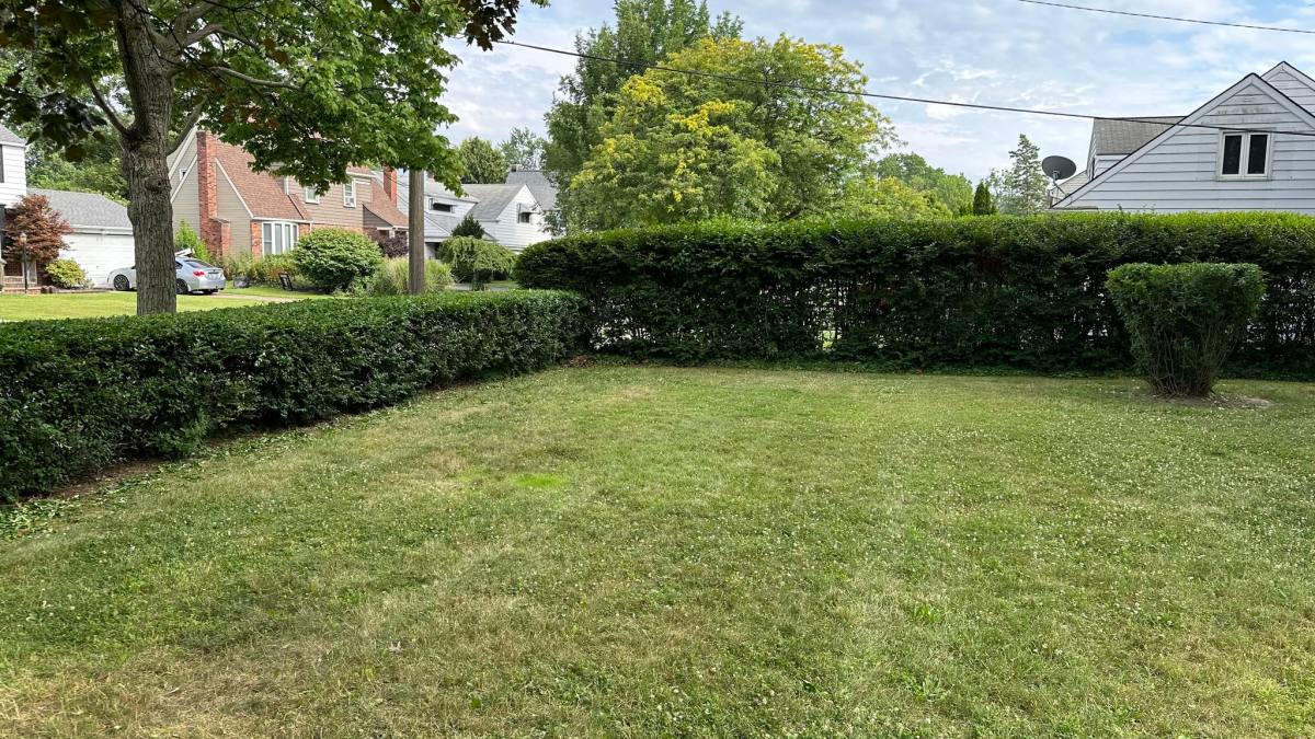 Apartment for rent at 27070 Lake Shore Blvd, Euclid, OH 44132