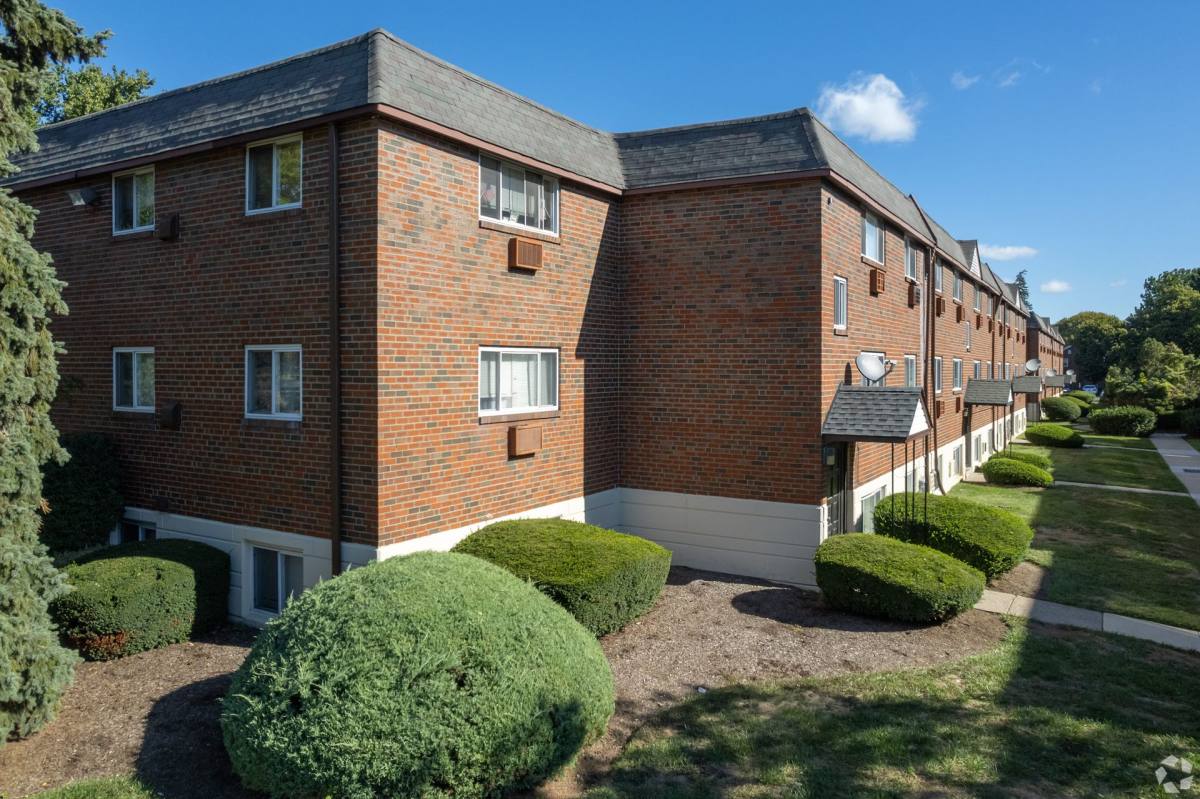 Apartment for rent at 8723 W Chester Pike, Upper Darby, PA 19082