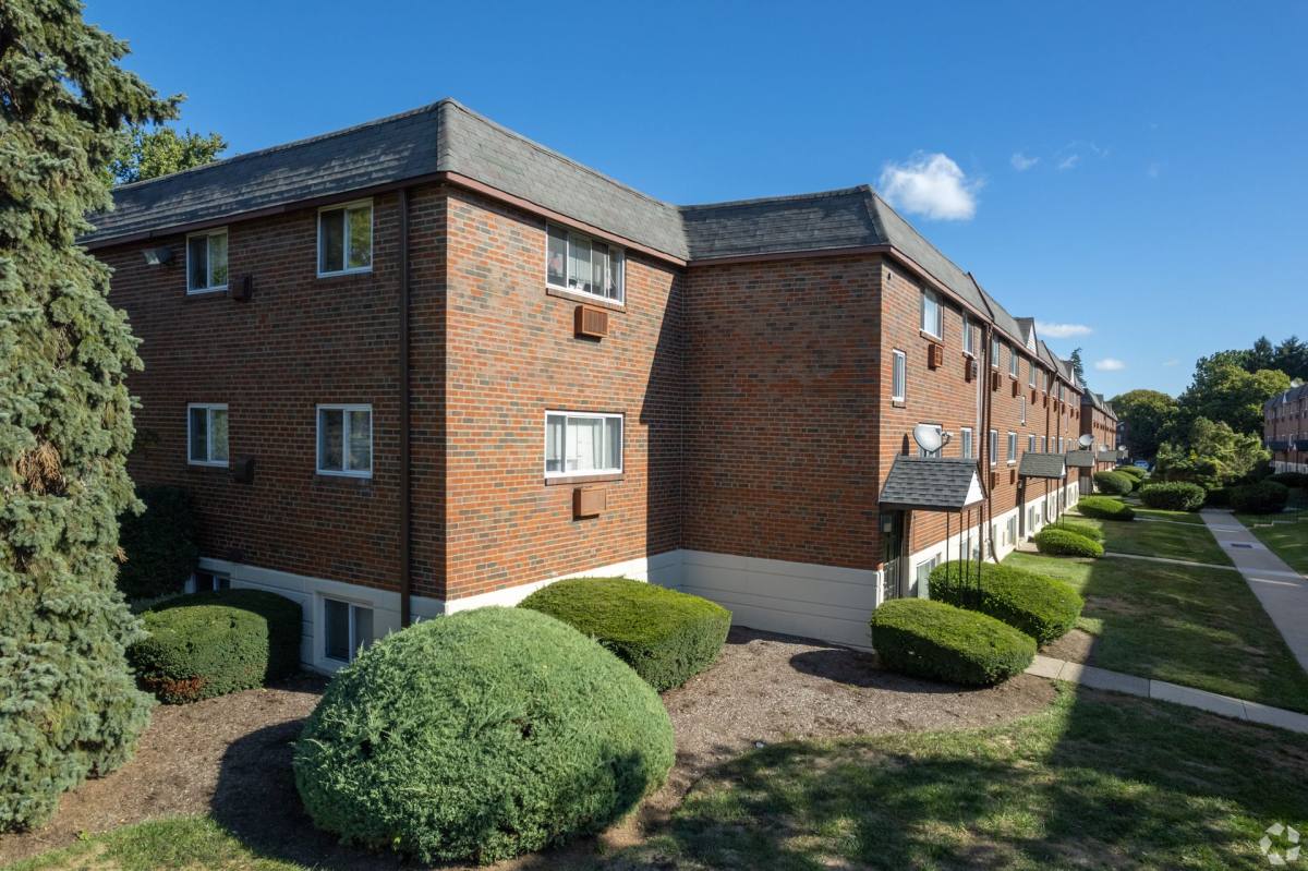 Apartment for rent at 8723 W Chester Pike, Upper Darby, PA 19082