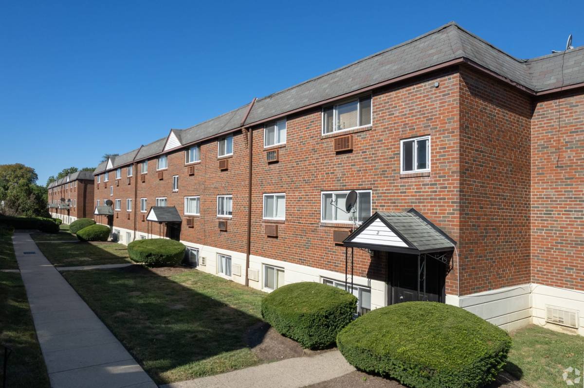Apartment for rent at 8723 W Chester Pike, Upper Darby, PA 19082