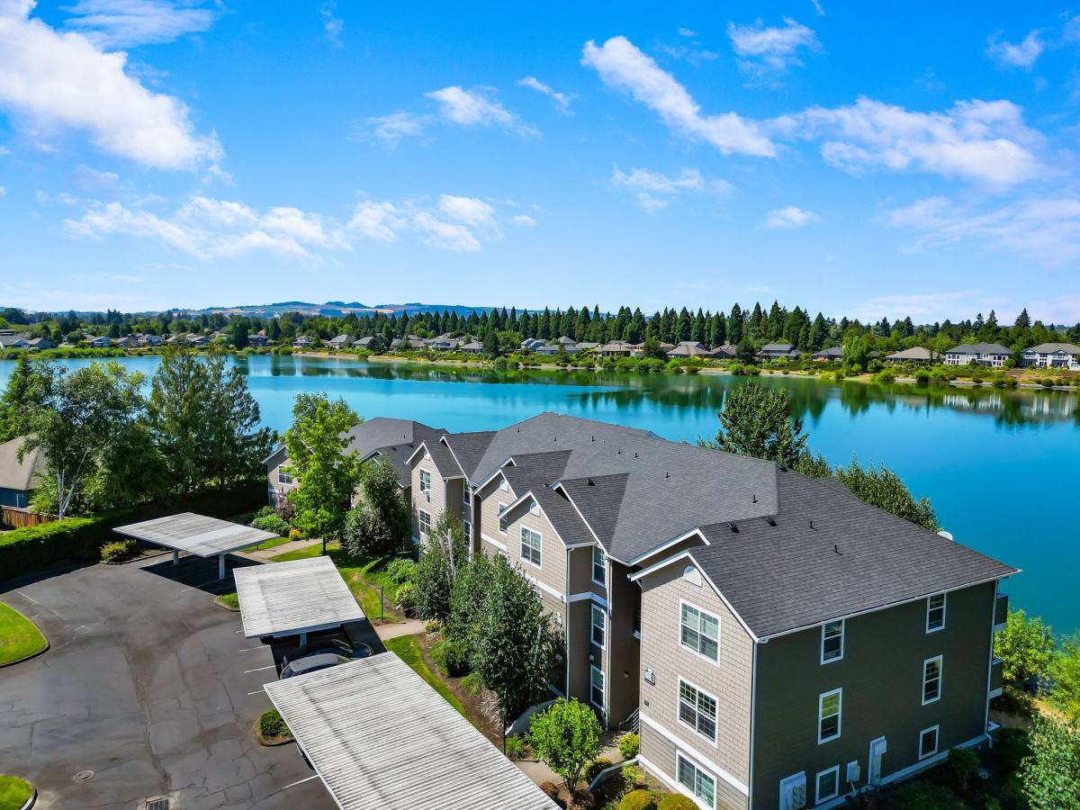 Apartment for rent at 208 Lakepoint Place N, Salem, OR 97303