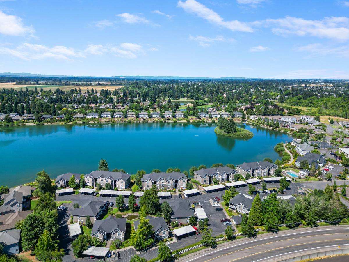 Apartment for rent at 208 Lakepoint Place N, Salem, OR 97303