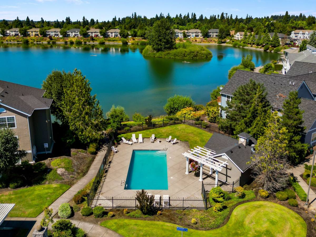 Apartment for rent at 208 Lakepoint Place N, Salem, OR 97303