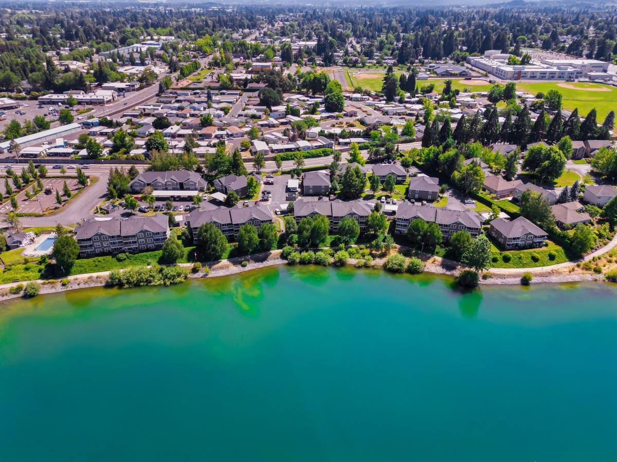 Apartment for rent at 208 Lakepoint Place N, Salem, OR 97303