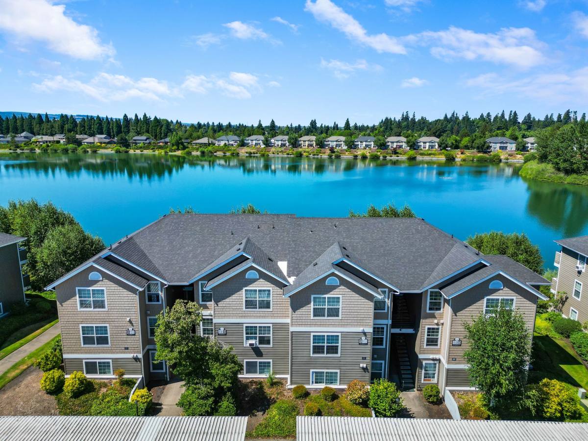 Apartment for rent at 208 Lakepoint Place N, Salem, OR 97303