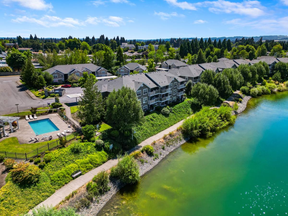 Apartment for rent at 208 Lakepoint Place N, Salem, OR 97303