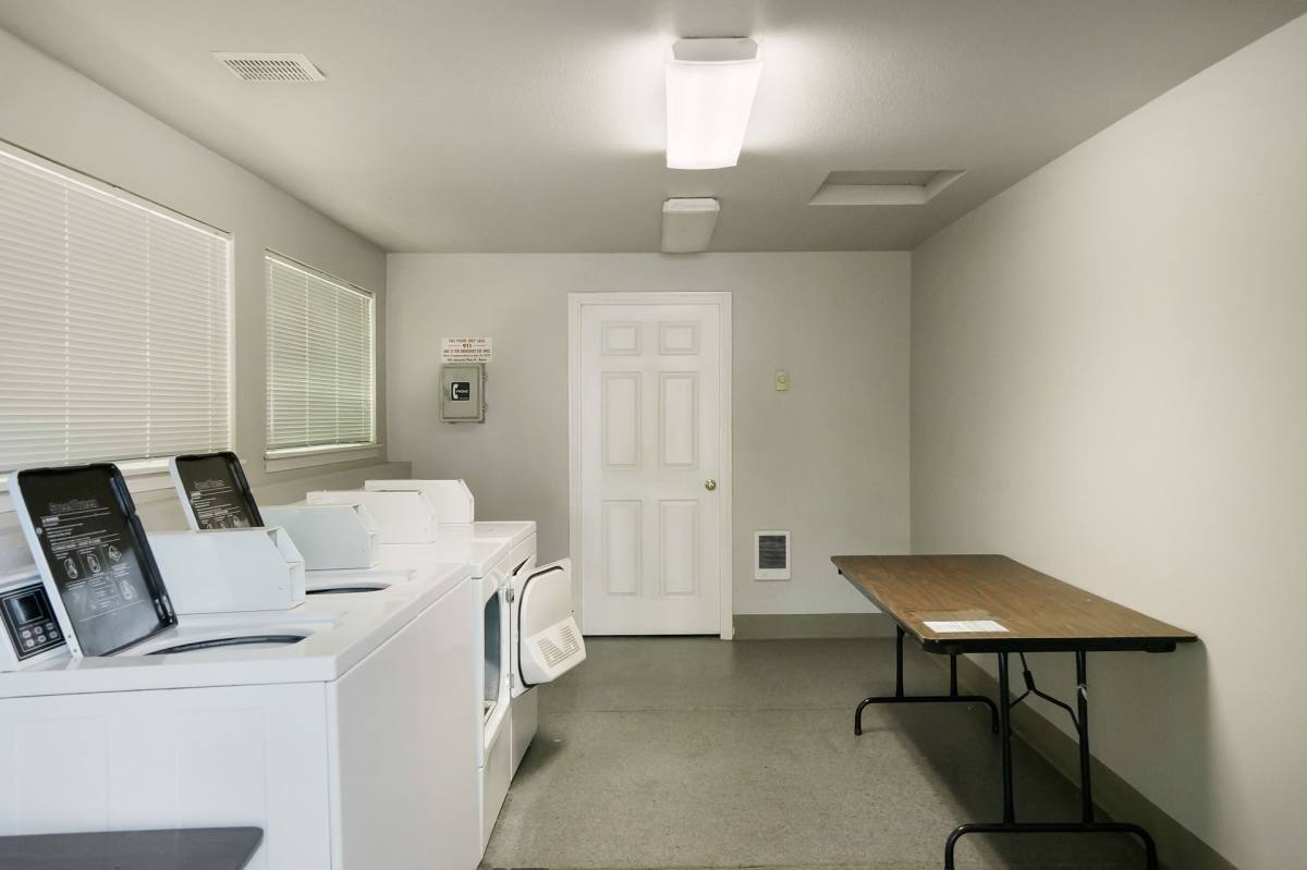 Apartment for rent at 208 Lakepoint Place N, Salem, OR 97303