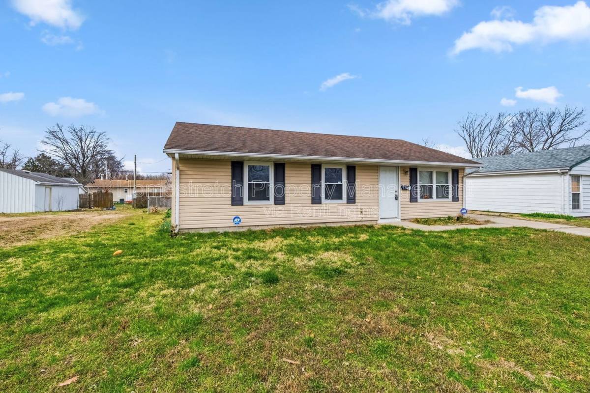 House for rent at 850 St Bartholomew Dr, East Saint Louis, IL 62206