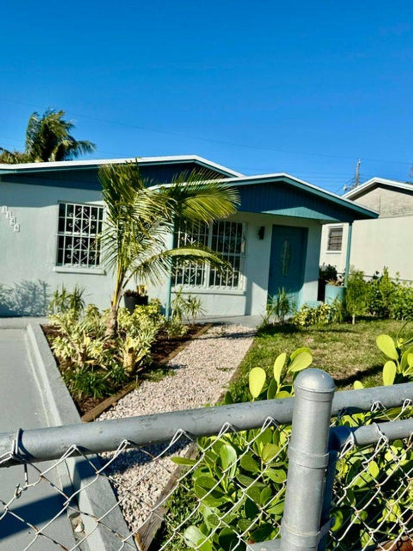 House for rent at 1146 W 24th St, West Palm Beach, FL 33404