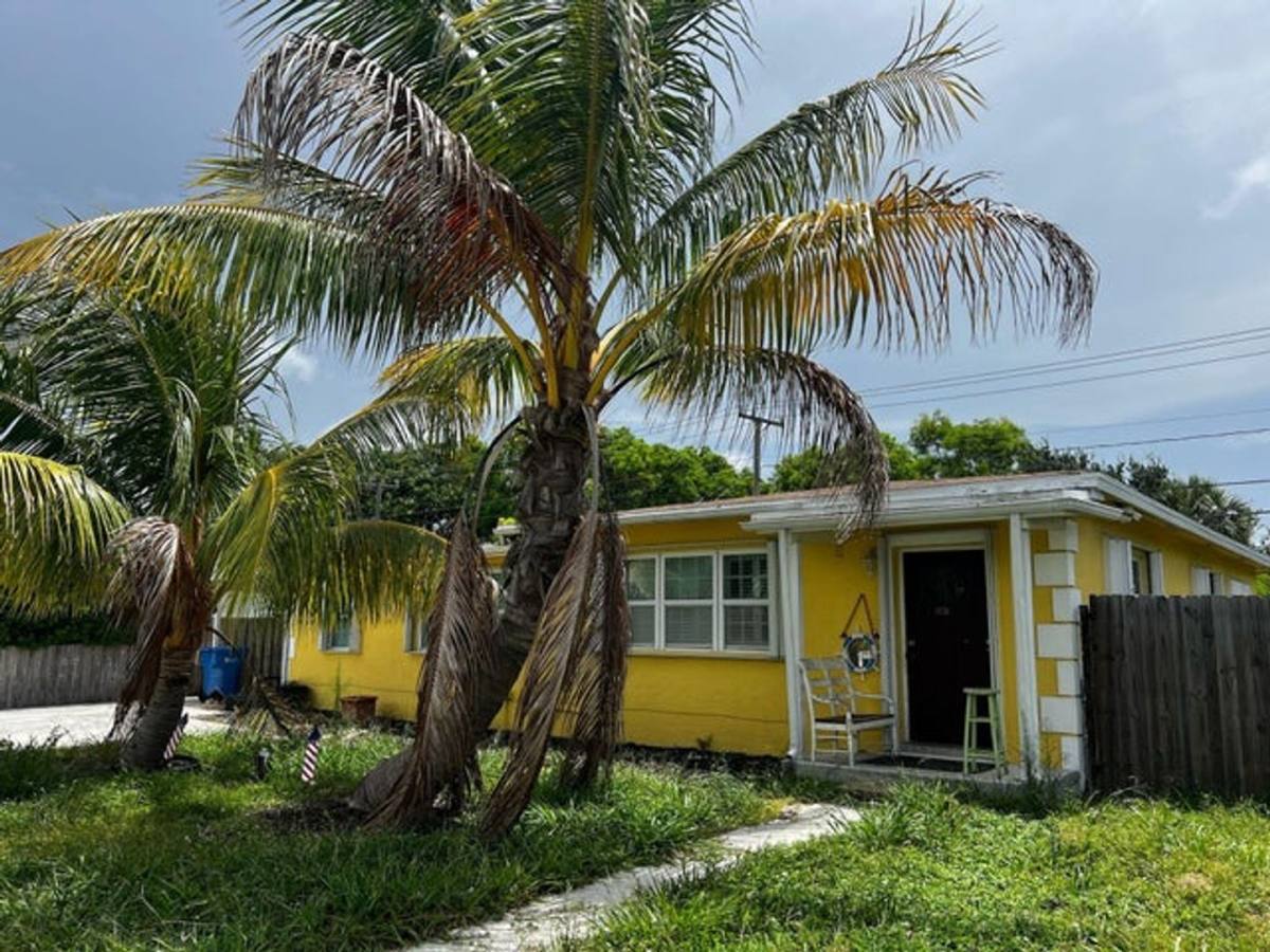 House for rent at 1036 S 14th St, Lake Worth, FL 33462