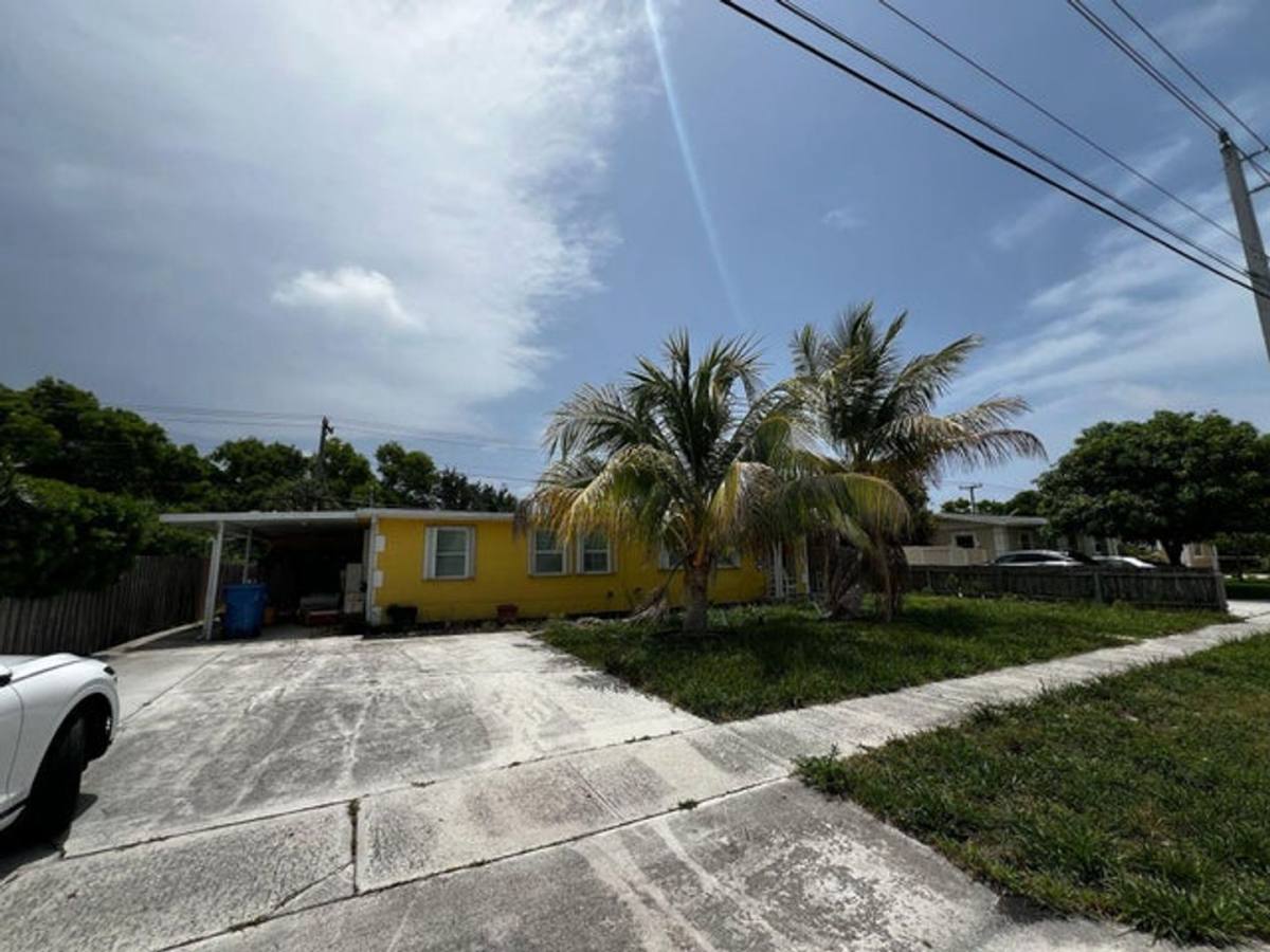 House for rent at 1036 S 14th St, Lake Worth, FL 33462