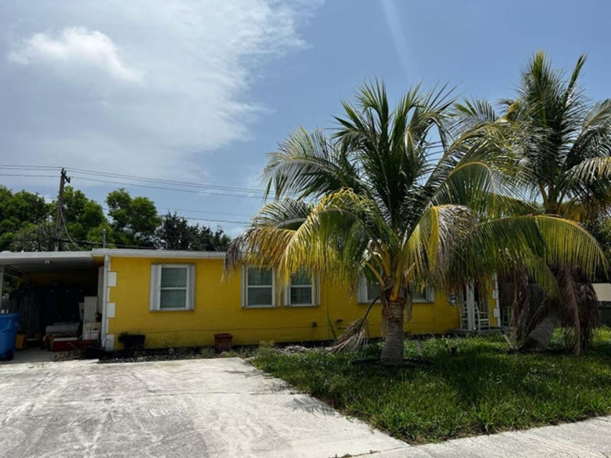 House for rent at 1036 S 14th St, Lake Worth, FL 33462