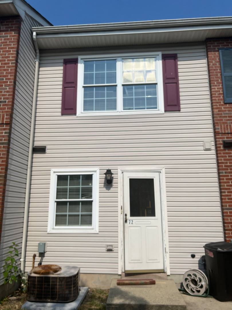 Townhouse for rent at 72 Boyd St, Newark, NJ 07103