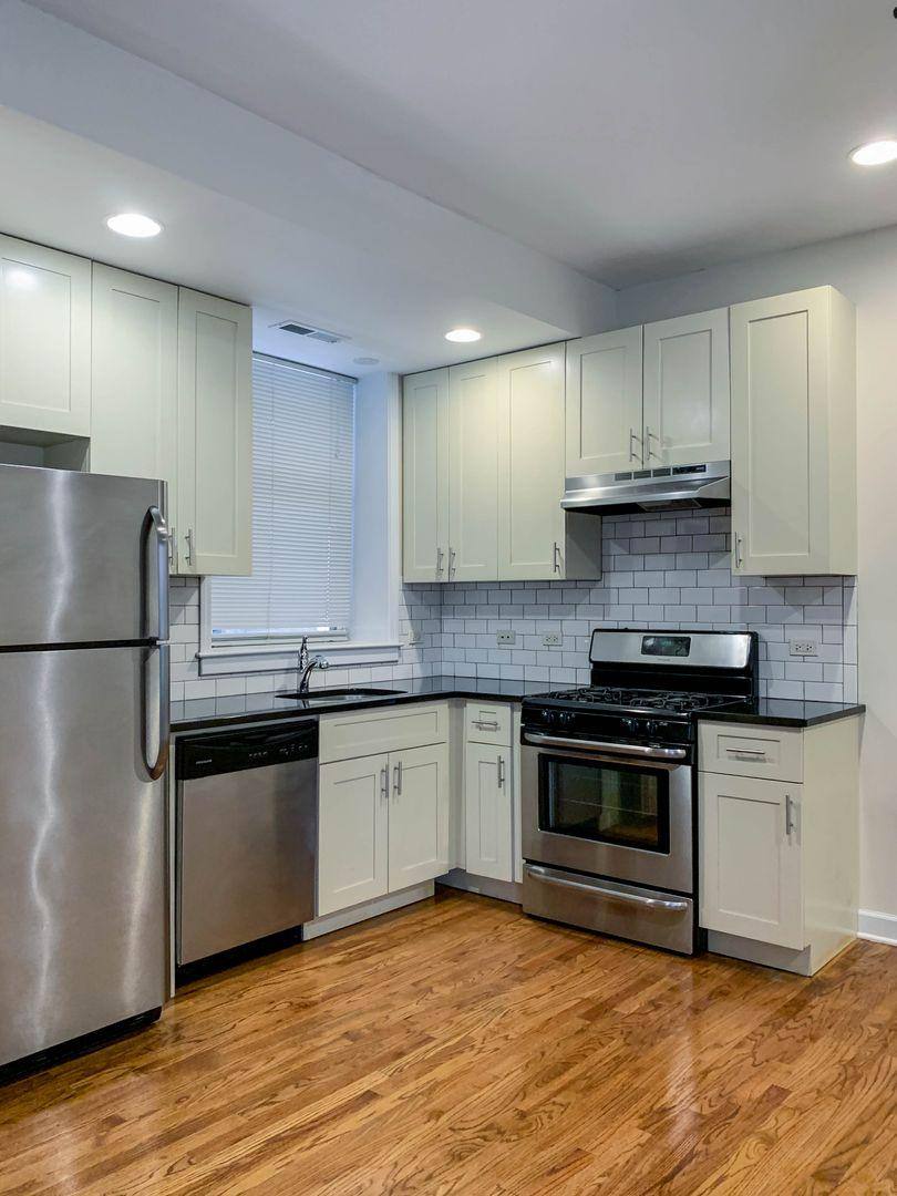 Apartment for rent at 853 W Cornelia #1S, Chicago, IL 60657