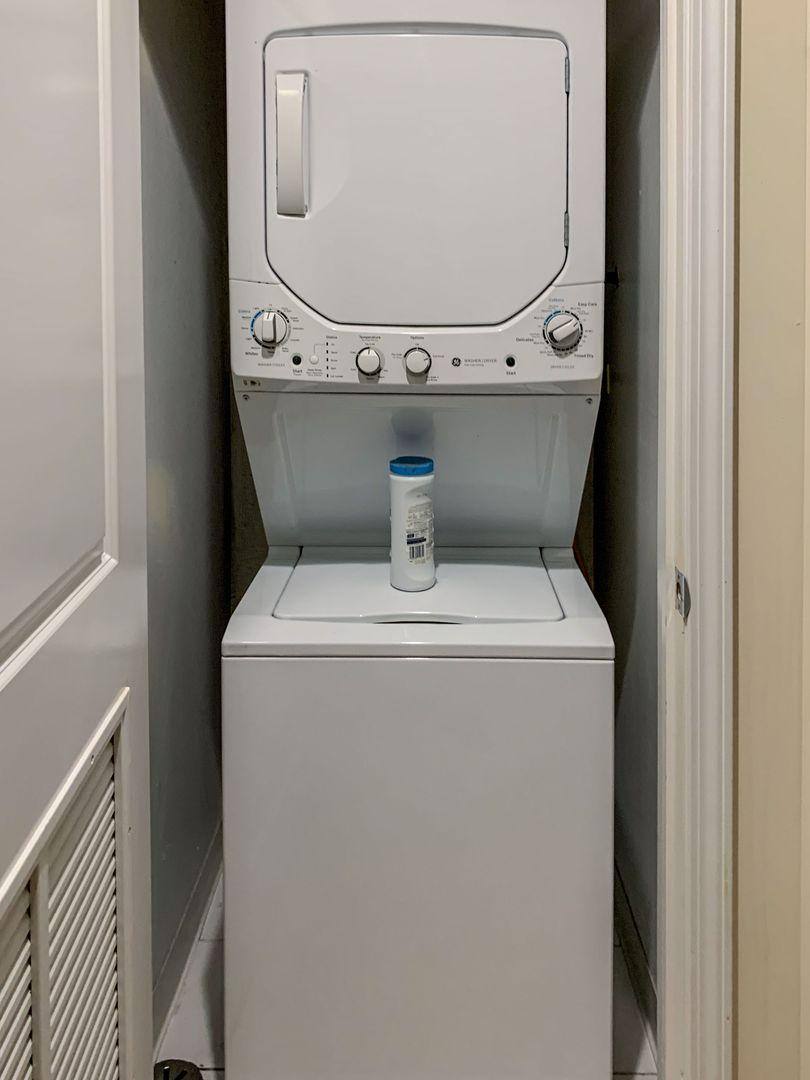Apartment for rent at 853 W Cornelia #1S, Chicago, IL 60657