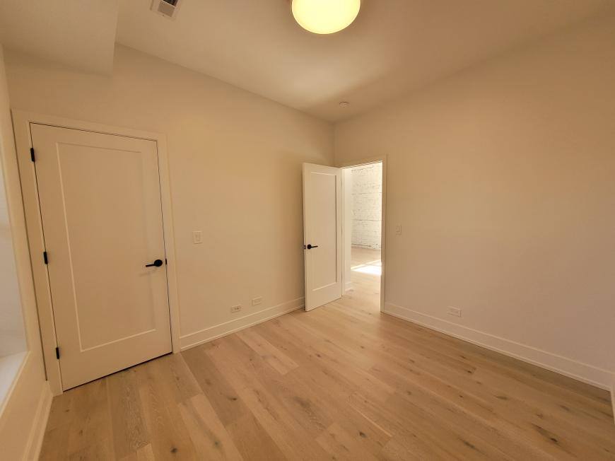 Apartment for rent at 1334 W Bryn Mawr #1R, Chicago, IL 60660
