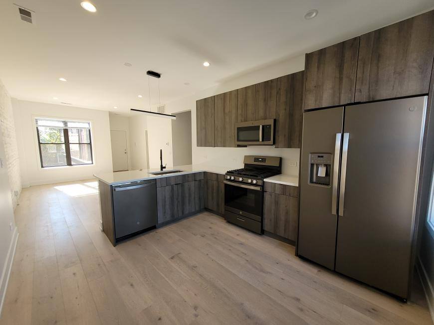 Apartment for rent at 1334 W Bryn Mawr #1R, Chicago, IL 60660
