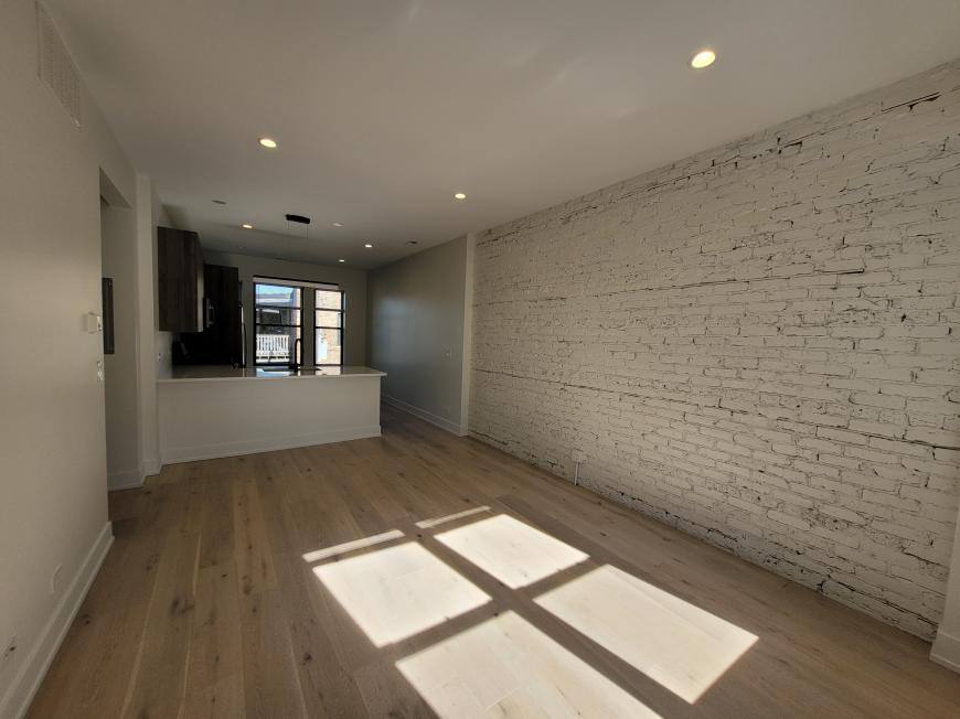 Apartment for rent at 1334 W Bryn Mawr #1R, Chicago, IL 60660