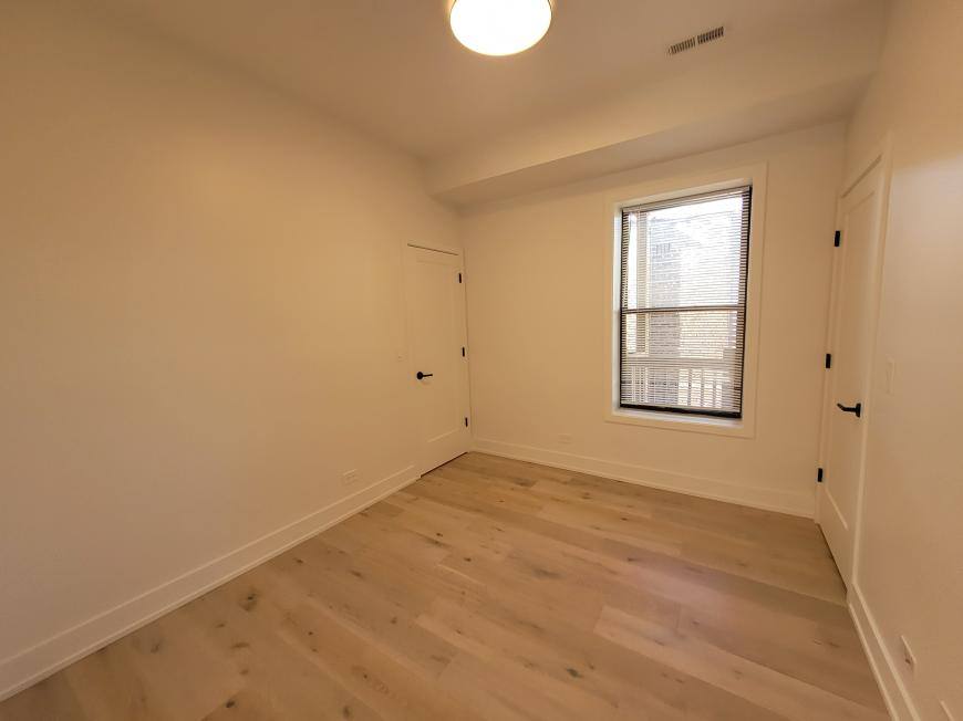 Apartment for rent at 1334 W Bryn Mawr #1R, Chicago, IL 60660