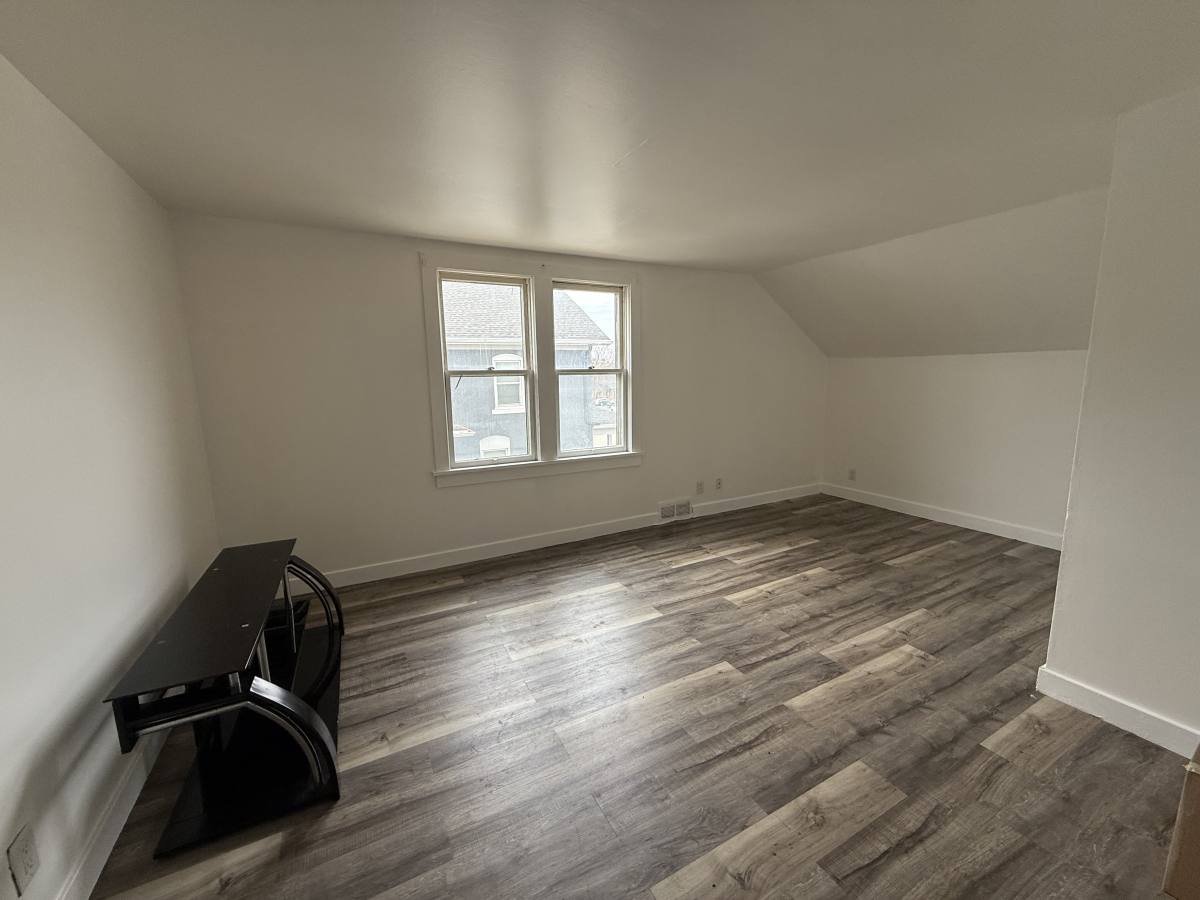 Apartment for rent at 710 Pine St #PINE B, Green Bay, WI 54301