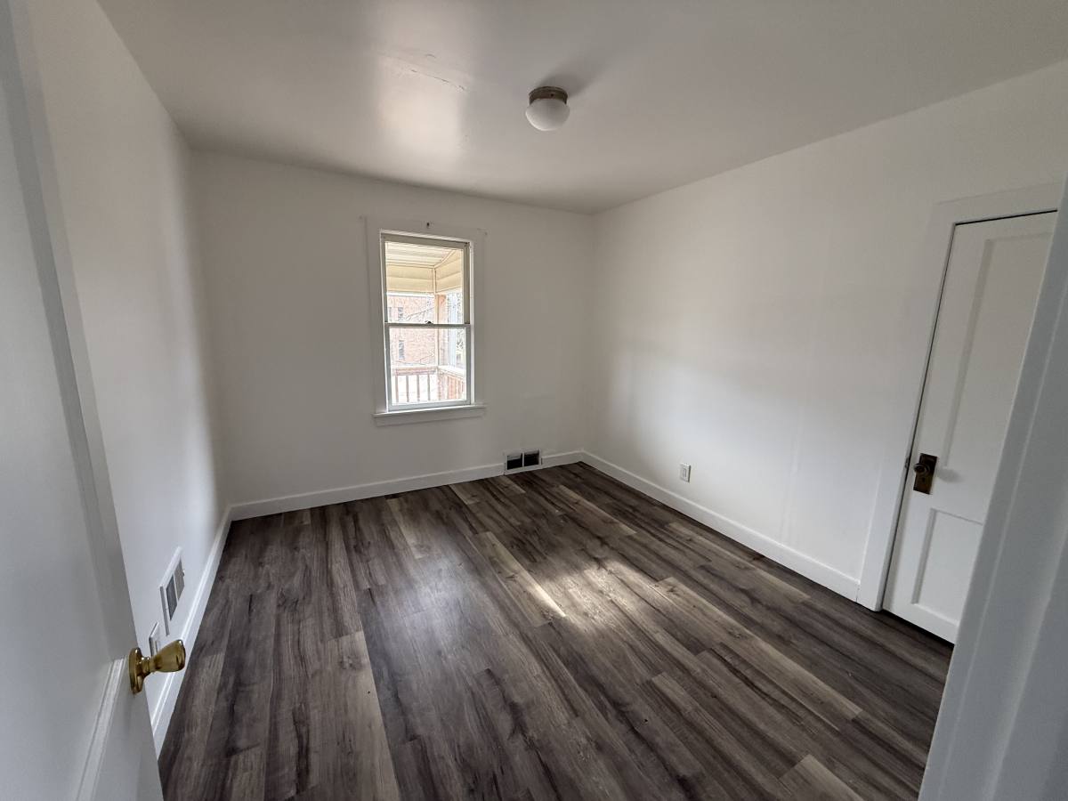 Apartment for rent at 710 Pine St #PINE B, Green Bay, WI 54301