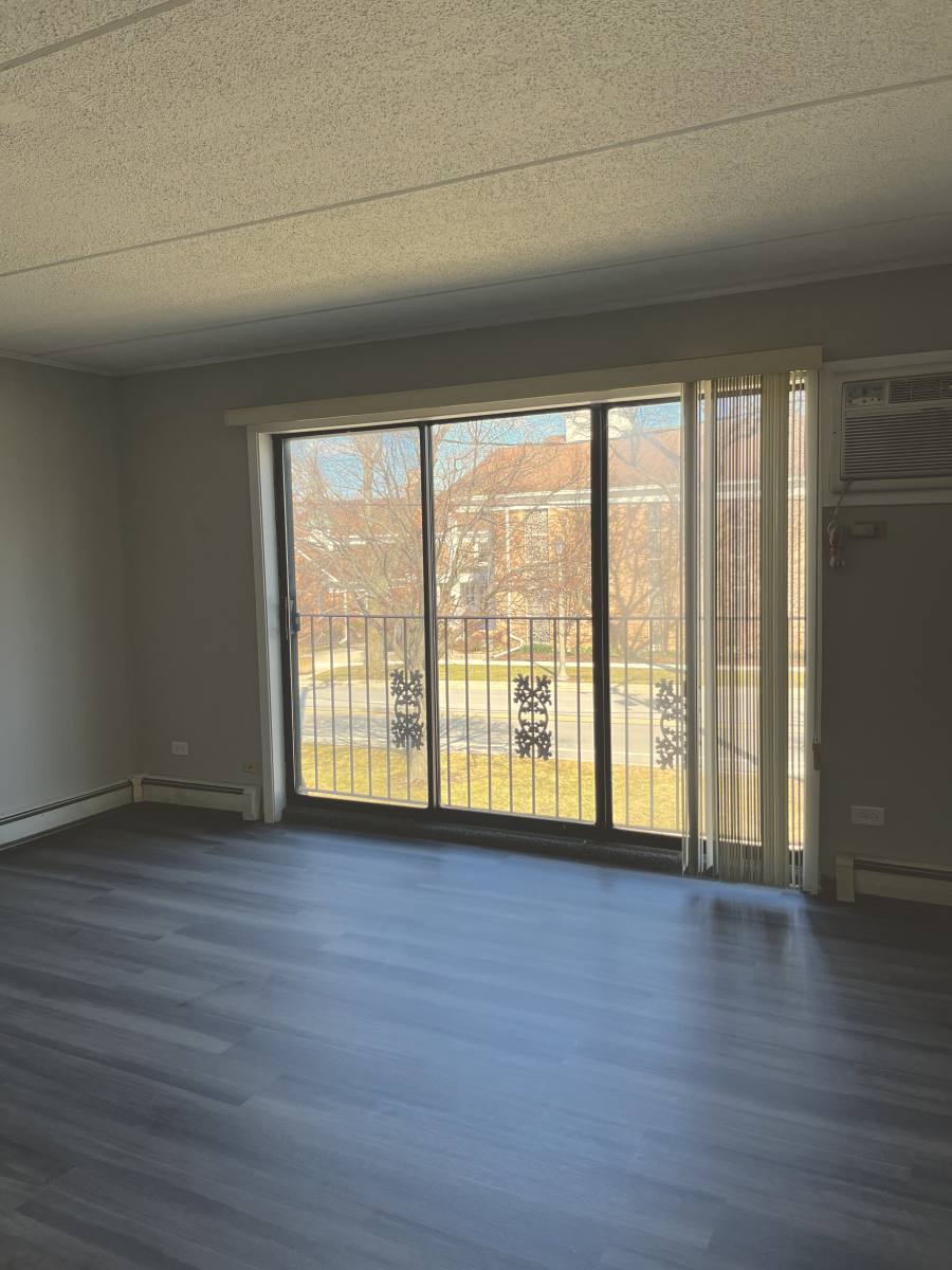 Apartment for rent at 15 E Maple St #2A, Lombard, IL 60148