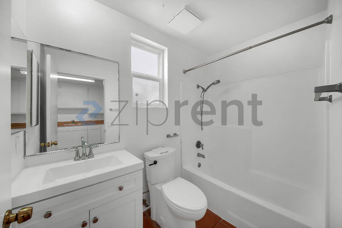 House for rent at 265 Hollywood Blvd #2, Oxnard, CA 93035
