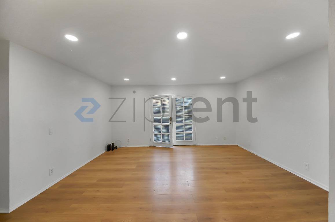 House for rent at 265 Hollywood Blvd #2, Oxnard, CA 93035