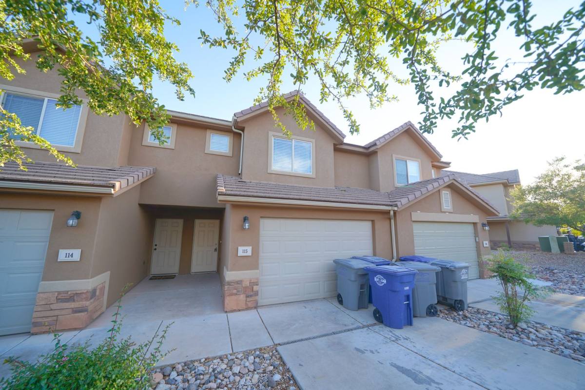 Townhouse for rent at 1000 E Bluffview Dr, Washington, UT 84780
