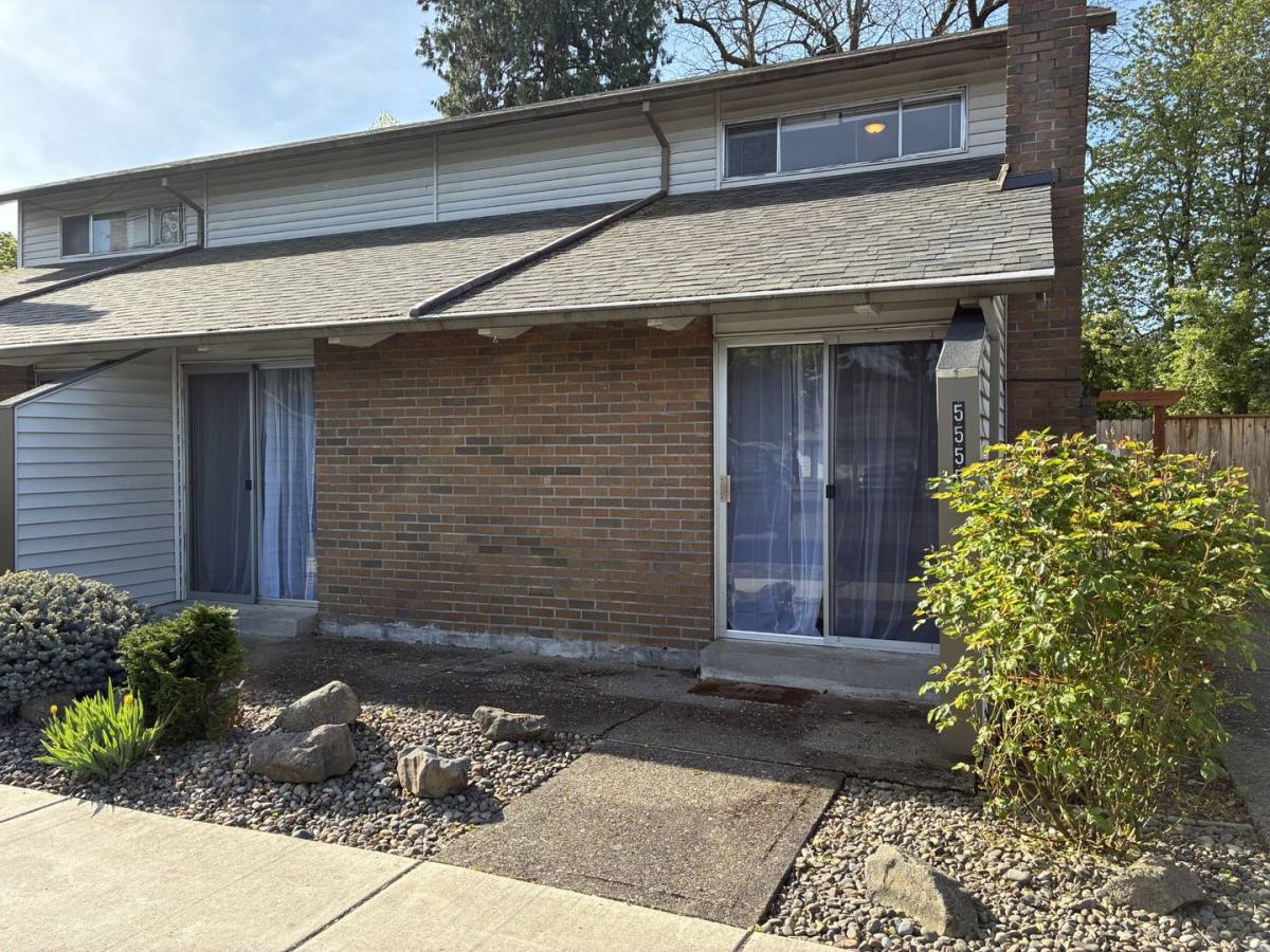Apartment for rent at 5555-5557 SW Lombard Ave, Beaverton, OR 97005