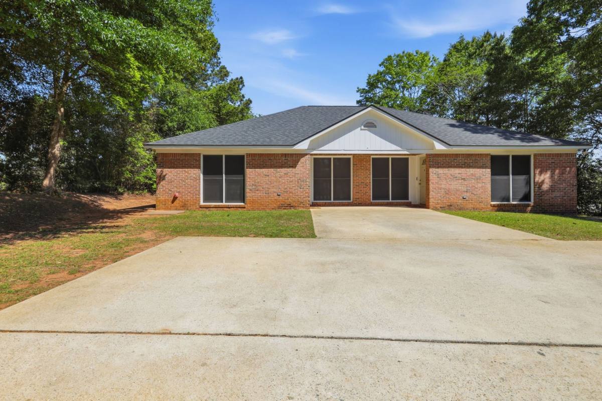 Townhouse for rent at 1402 Catherine Dr, Phenix City, AL 36867