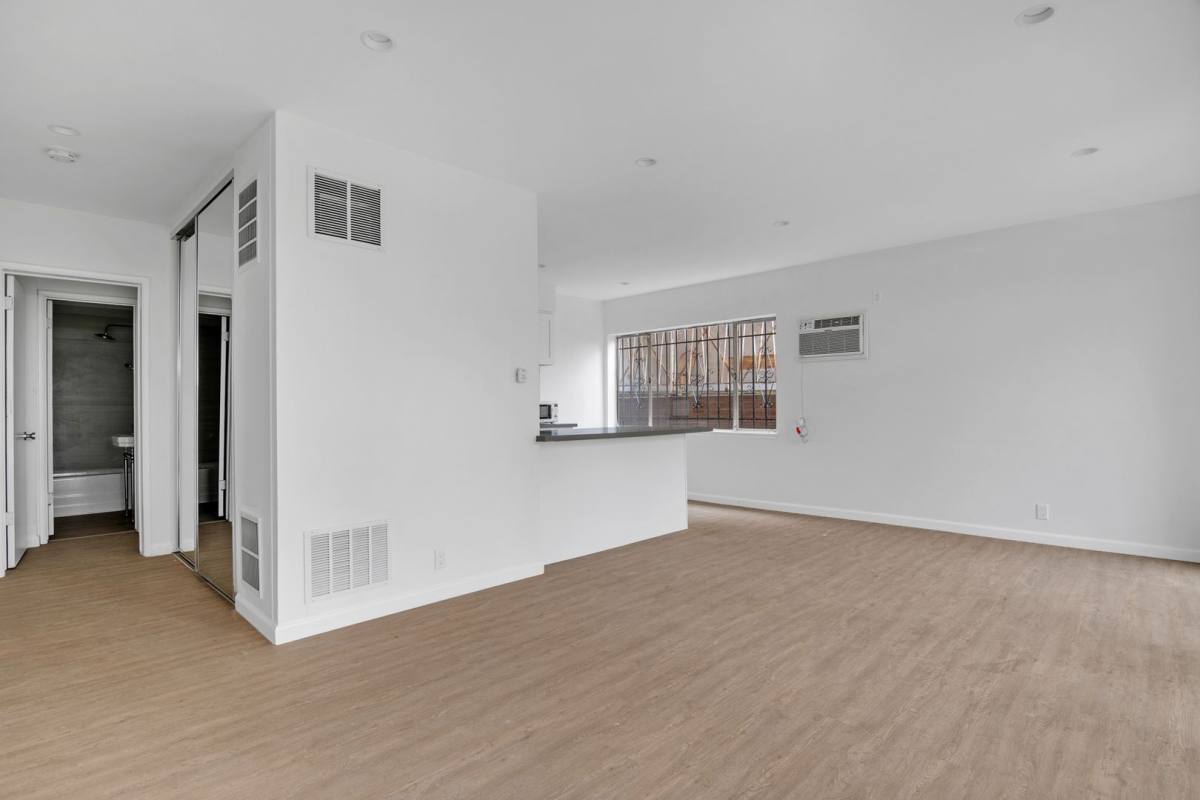 Apartment for rent at 542 Glenrock Ave, Los Angeles, CA 90024