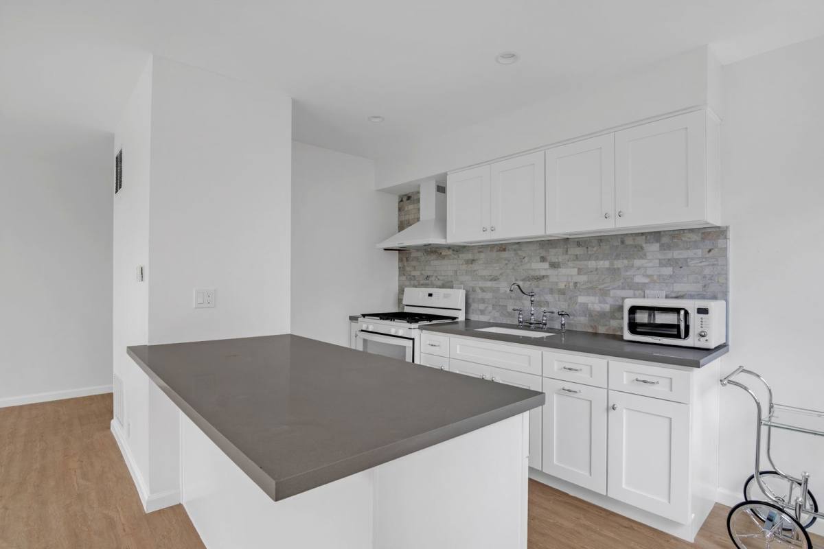 Apartment for rent at 542 Glenrock Ave, Los Angeles, CA 90024