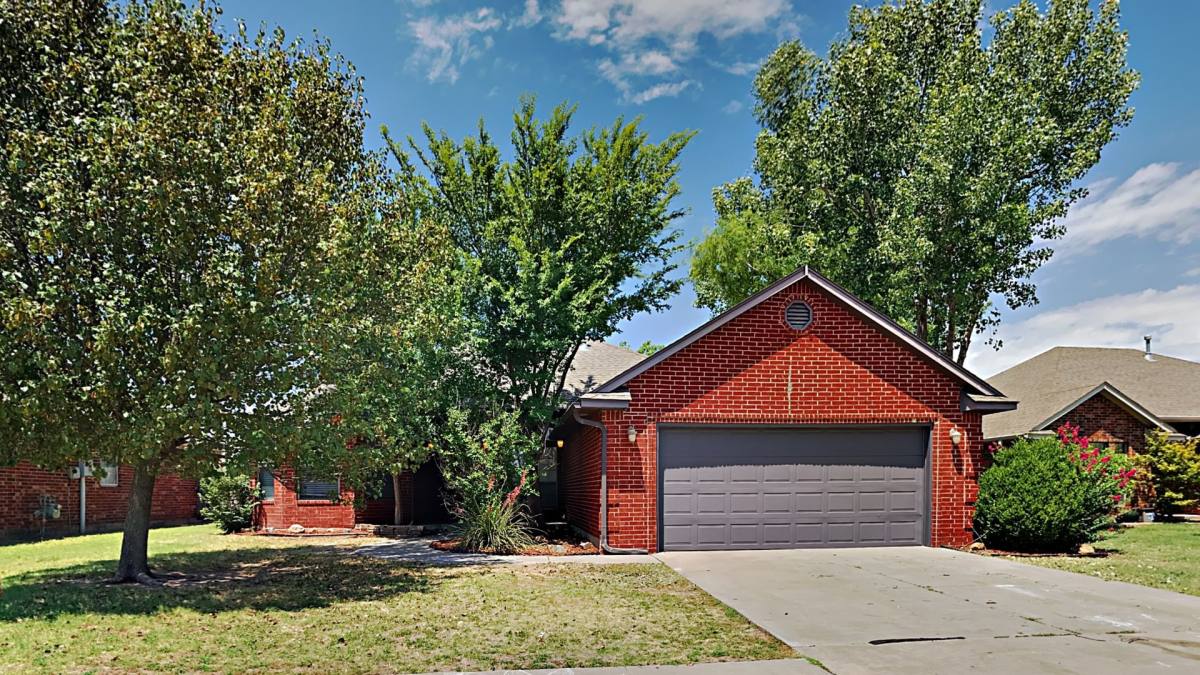 House for rent at 16409 Stoneview Dr, Oklahoma City, OK 73170